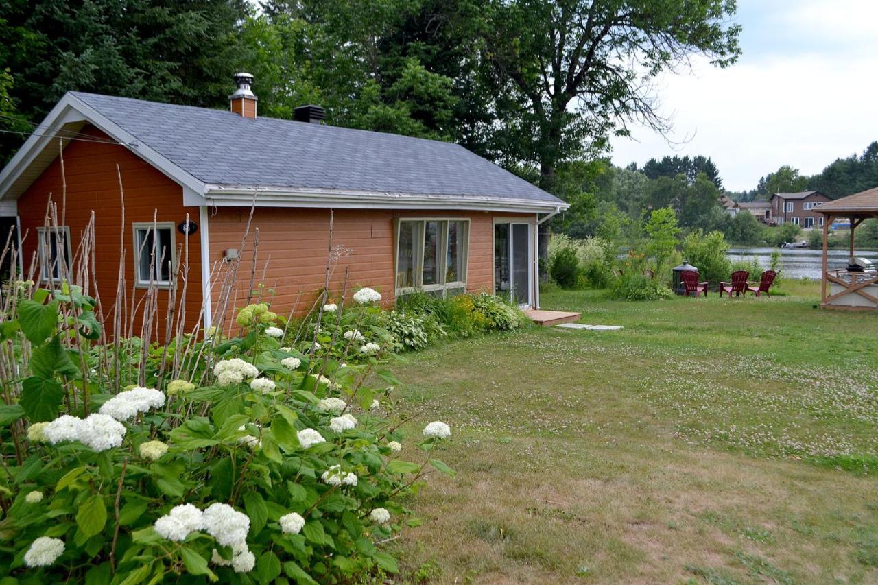Les 4 Chalets - Le 605 Lac-Saint-Paul Kültér fotó