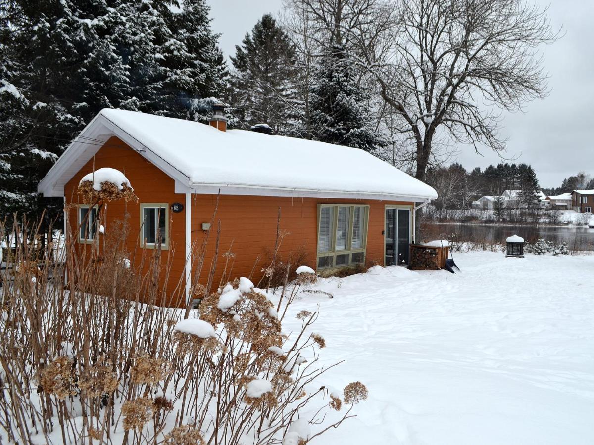 Les 4 Chalets - Le 605 Lac-Saint-Paul Kültér fotó